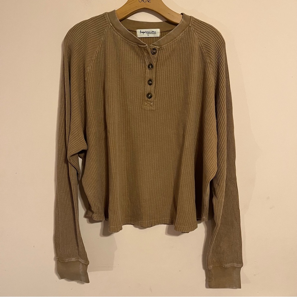 NWT Camel Waffle Knit Henley Top - Picture 2 of 7